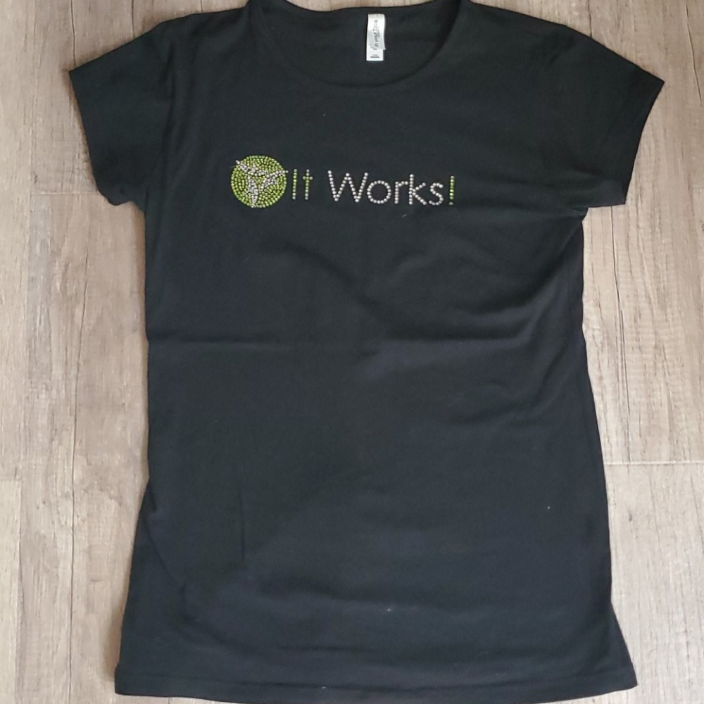 Black itworks tshirt